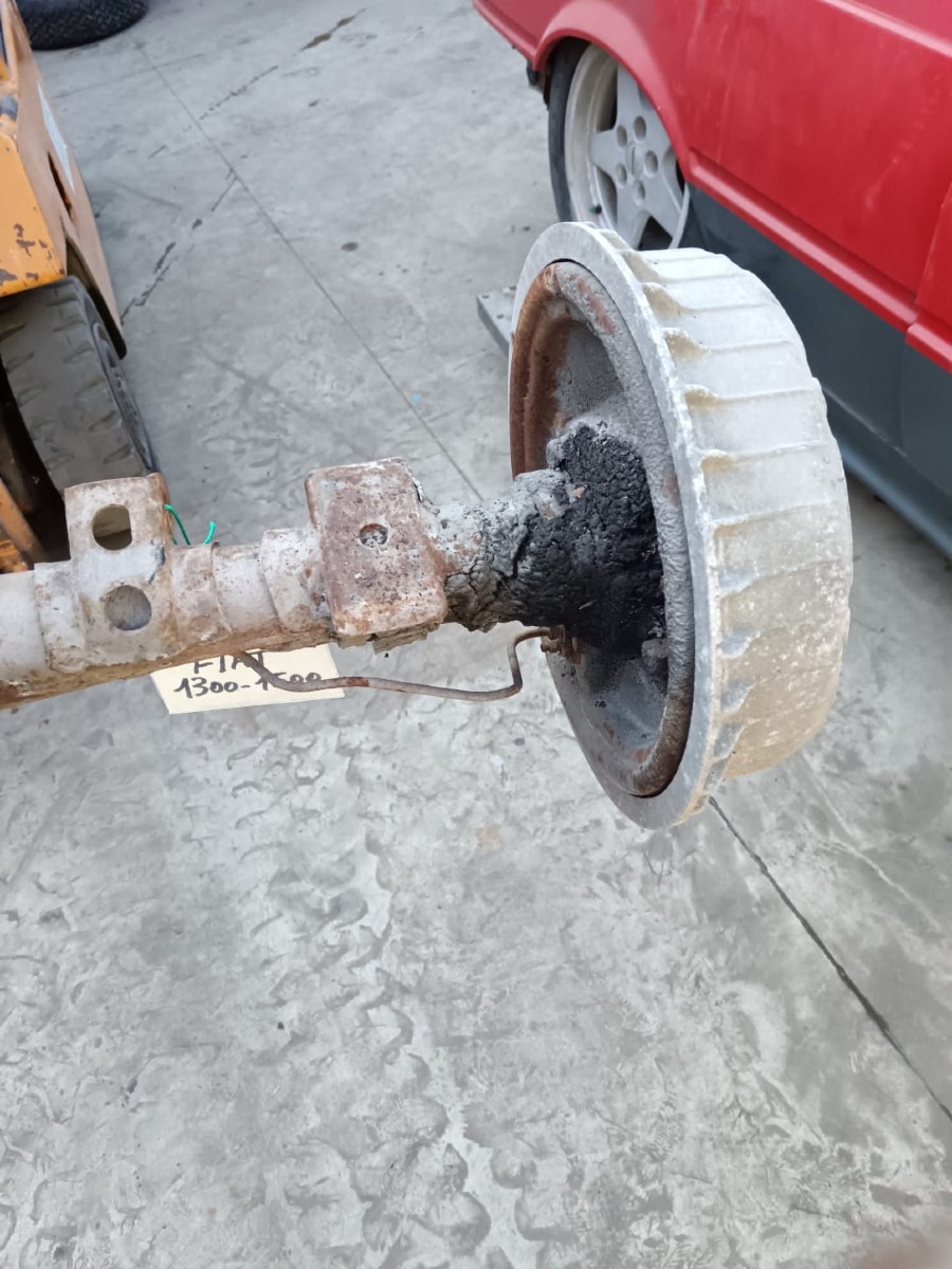 Verkaufe: Hinterachse für Fiat 1500 Baujahr BJ -