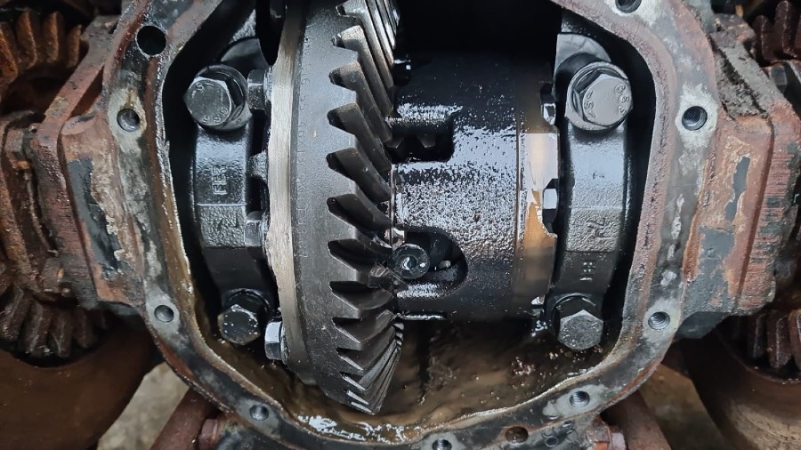 Hinterachse für Maserati Indy zu verkaufen Baujahr BJ -