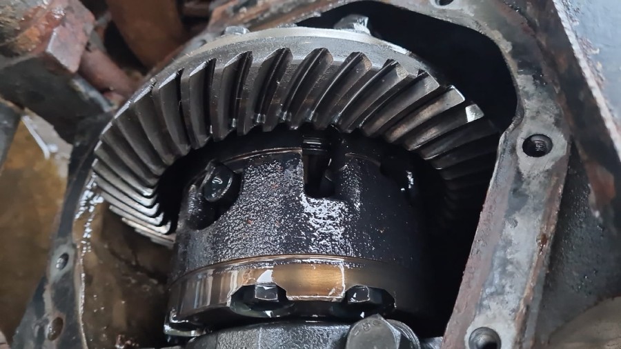 Hinterachse für Maserati Indy zu verkaufen Baujahr BJ -