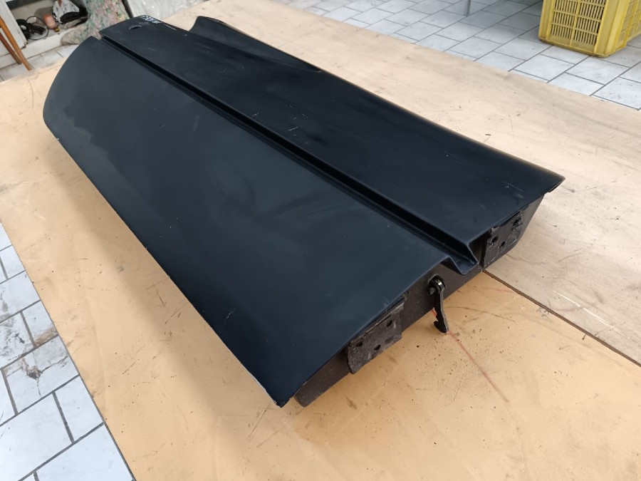 Karosserieteile für Ferrari 328 abzugeben Baujahr BJ -