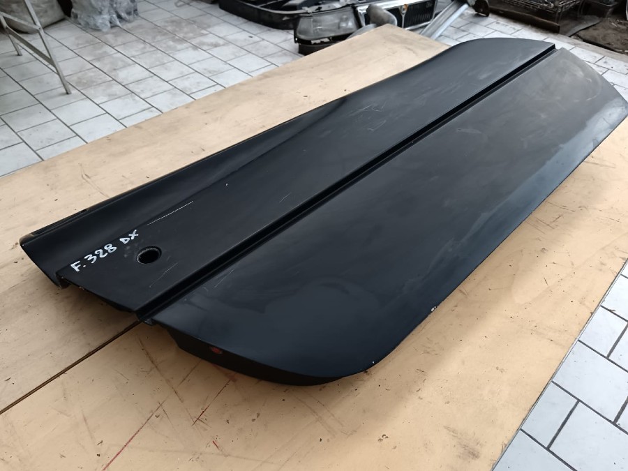 Karosserieteile für Ferrari 328 abzugeben Baujahr BJ -