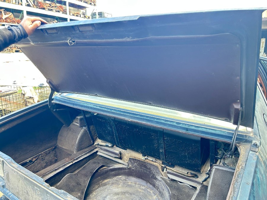 Für Maserati Karosserieteile abzugeben Baujahr BJ -