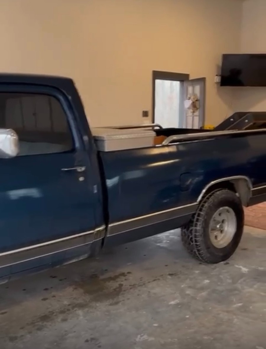 Dodge RAM 1985 Dodge Ram Truck D-150 Royal SE Baujahr BJ 07/1985