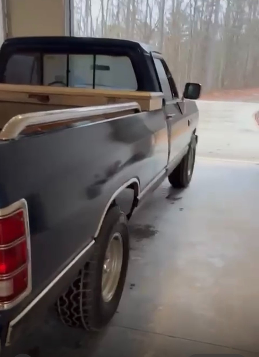 Dodge RAM 1985 Dodge Ram Truck D-150 Royal SE Baujahr BJ 07/1985