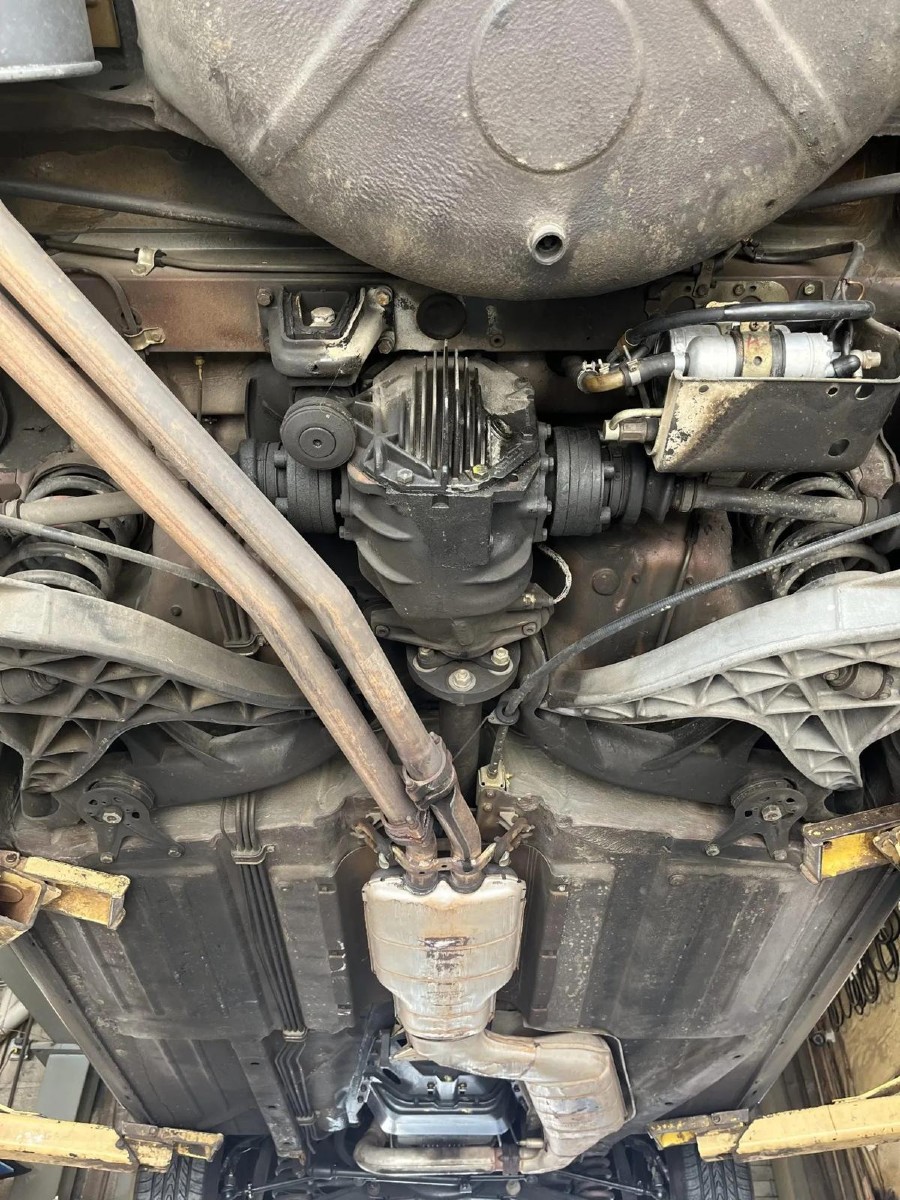 Biete Mercedes Benz 560 1986 Mercedes-Benz 560SL Cabriolet Baujahr BJ 04/1986