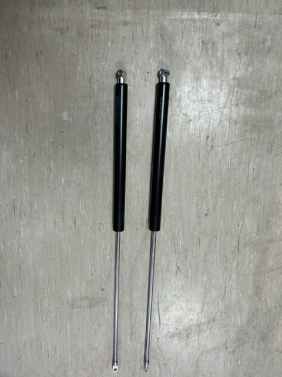 Für Alfa Romeo Montreal Karosserieteile zu verkaufen Baujahr BJ -