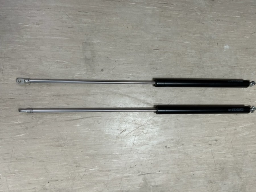 Für Alfa Romeo Montreal Karosserieteile zu verkaufen Baujahr BJ -