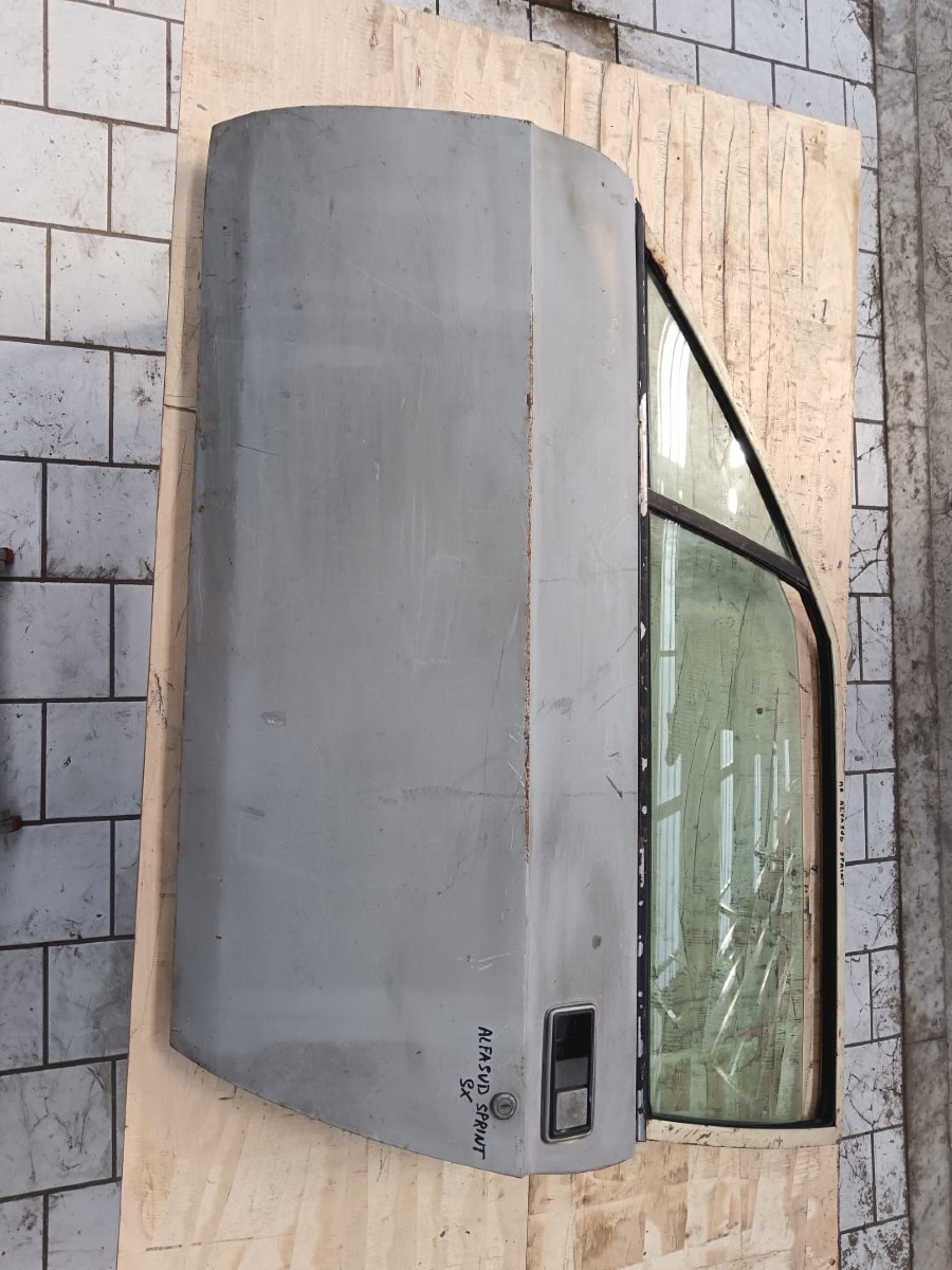 Für Alfa Romeo Alfasud Karosserieteile abzugeben Baujahr BJ -