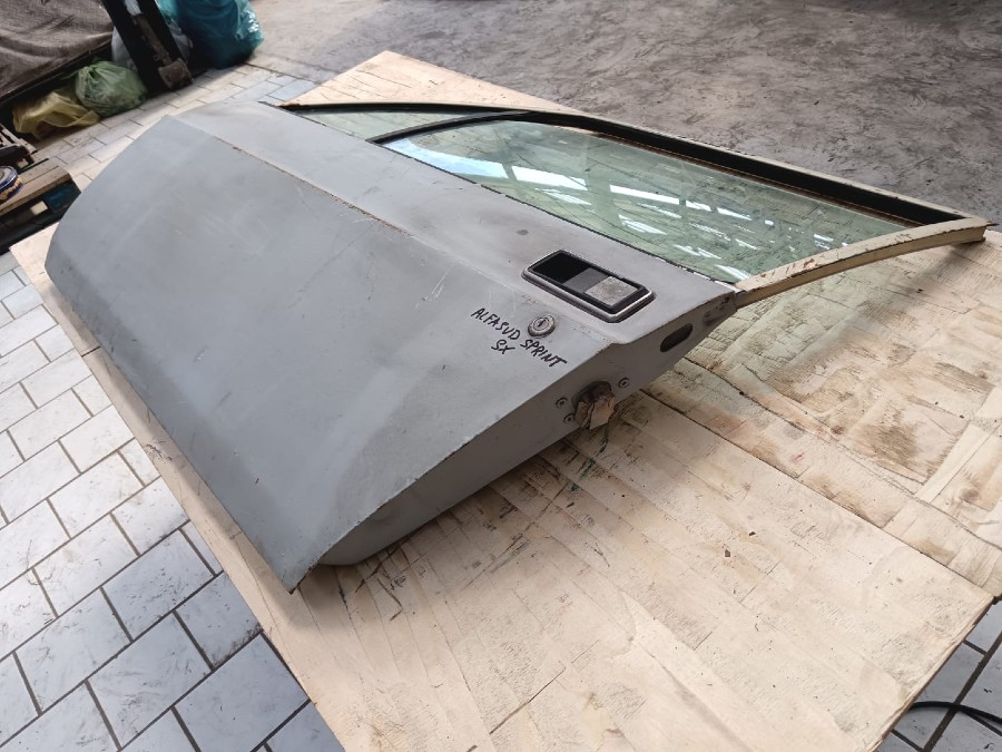 Für Alfa Romeo Alfasud Karosserieteile abzugeben Baujahr BJ -