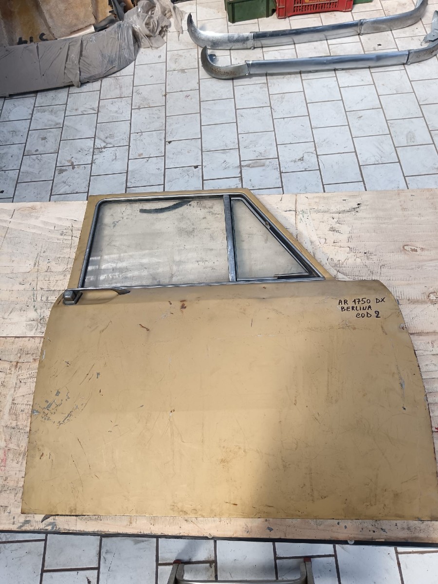 Karosserieteile für Alfa Romeo 75 abzugeben Baujahr BJ -