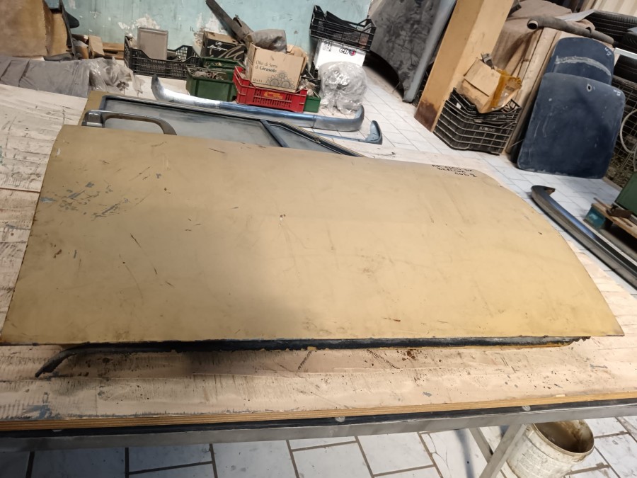 Karosserieteile für Alfa Romeo 75 abzugeben Baujahr BJ -