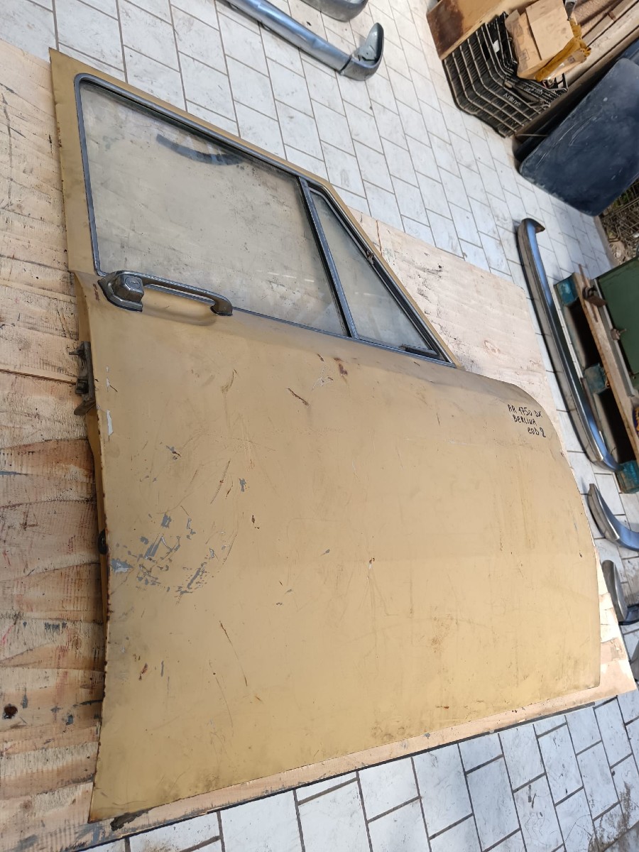 Karosserieteile für Alfa Romeo 75 abzugeben Baujahr BJ -