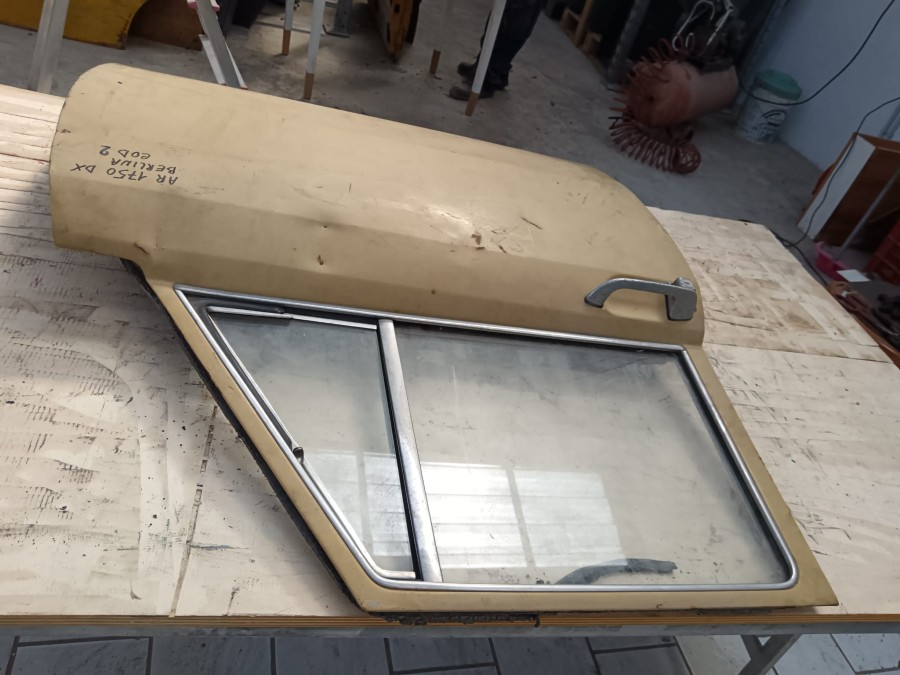 Karosserieteile für Alfa Romeo 75 abzugeben Baujahr BJ -