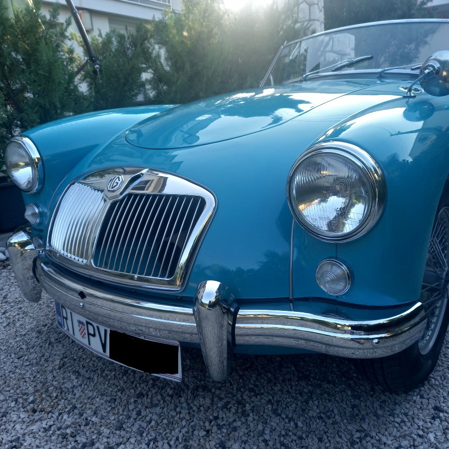 Top: MG MGA Roadster Baujahr BJ 05/1956