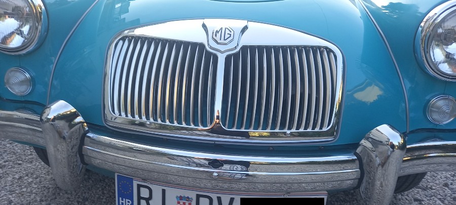 Top: MG MGA Roadster Baujahr BJ 05/1956