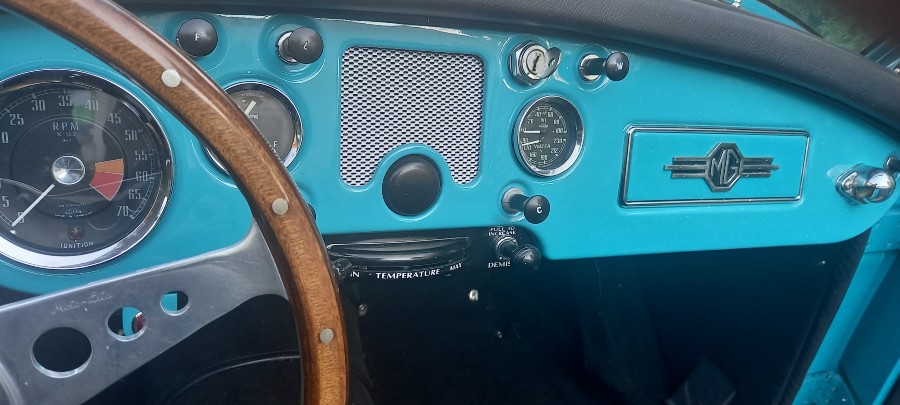 Top: MG MGA Roadster Baujahr BJ 05/1956
