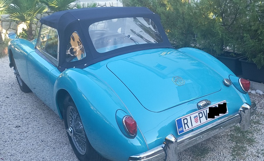 Top: MG MGA Roadster Baujahr BJ 05/1956