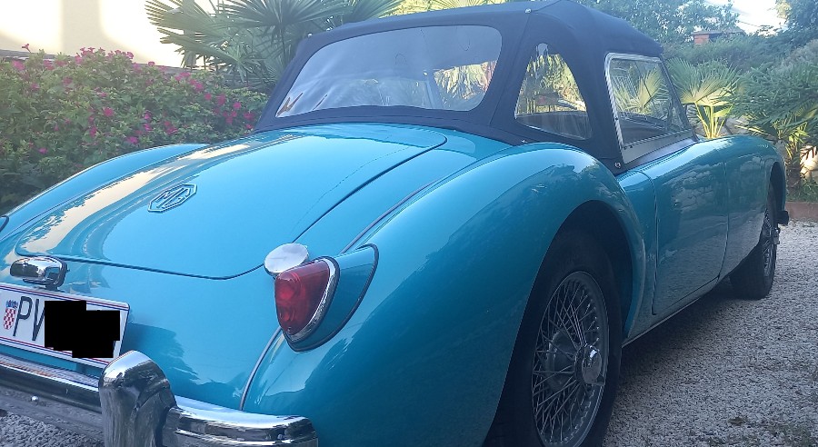 Top: MG MGA Roadster Baujahr BJ 05/1956