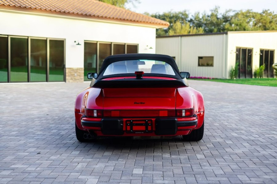 Top: Porsche 911 930 Turbo mit historischer Zulassung Baujahr BJ 09/1988