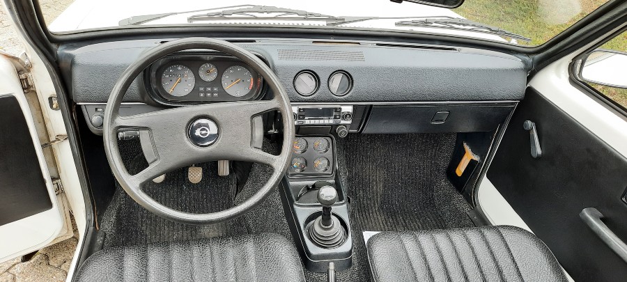 Opel Kadett in gutem Zustand steht zum Verkauf Baujahr BJ 09/1976
