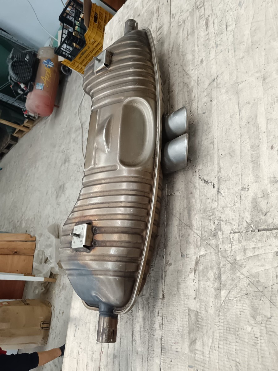 Für Oldtimer Auspuffanlage abzugeben Baujahr BJ -