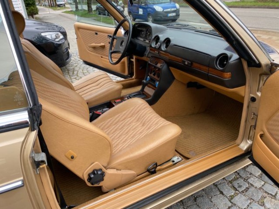 Mercedes Benz 230 in gutem Zustand zu erwerben Baujahr BJ 03/1983