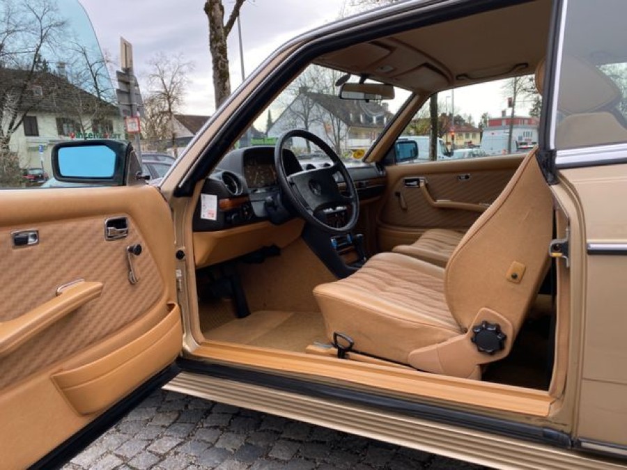 Mercedes Benz 230 in gutem Zustand zu erwerben Baujahr BJ 03/1983