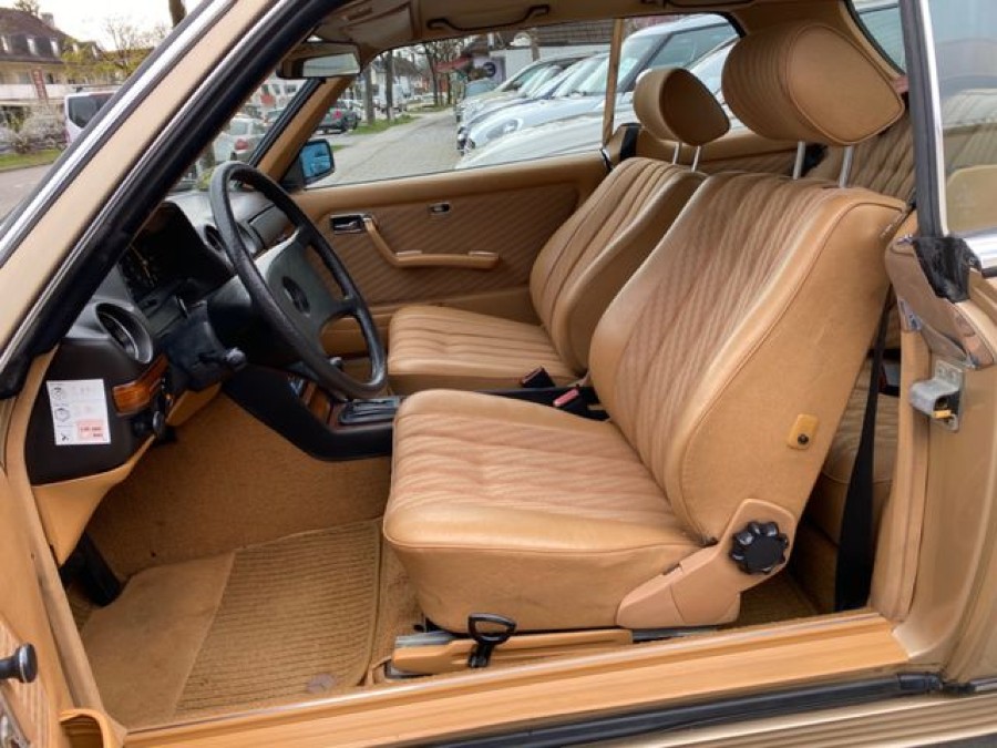 Mercedes Benz 230 in gutem Zustand zu erwerben Baujahr BJ 03/1983