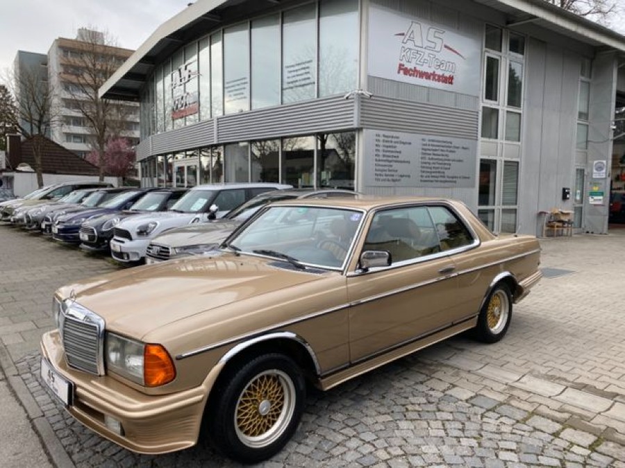 Mercedes Benz 230 in gutem Zustand zu erwerben Baujahr BJ 03/1983