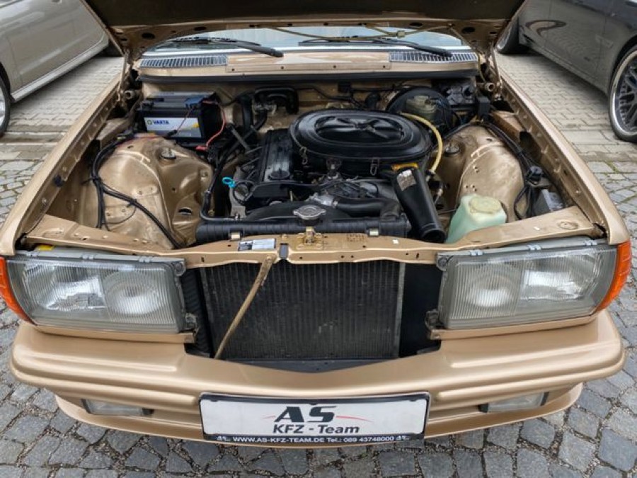 Mercedes Benz 230 in gutem Zustand zu erwerben Baujahr BJ 03/1983