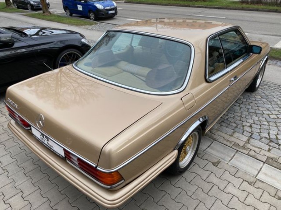 Mercedes Benz 230 in gutem Zustand zu erwerben Baujahr BJ 03/1983