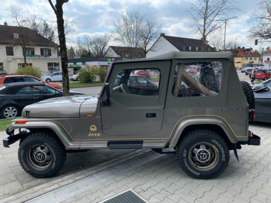 Jeep Wrangler in gutem Zustand sucht neuen Besitzer Baujahr BJ 05/1989