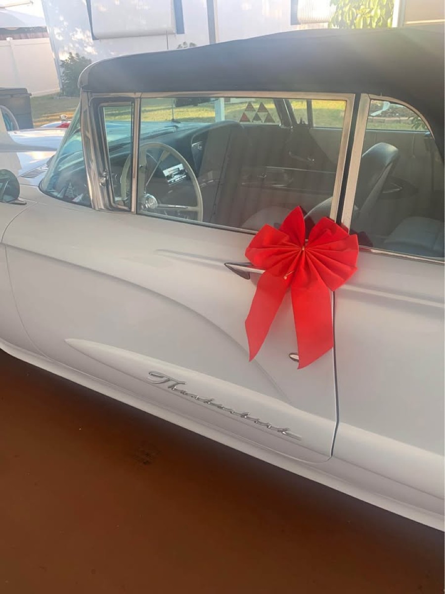 Biete Ford Thunderbird 1960 Cabrio, komplett restauriert Baujahr BJ 06/1960