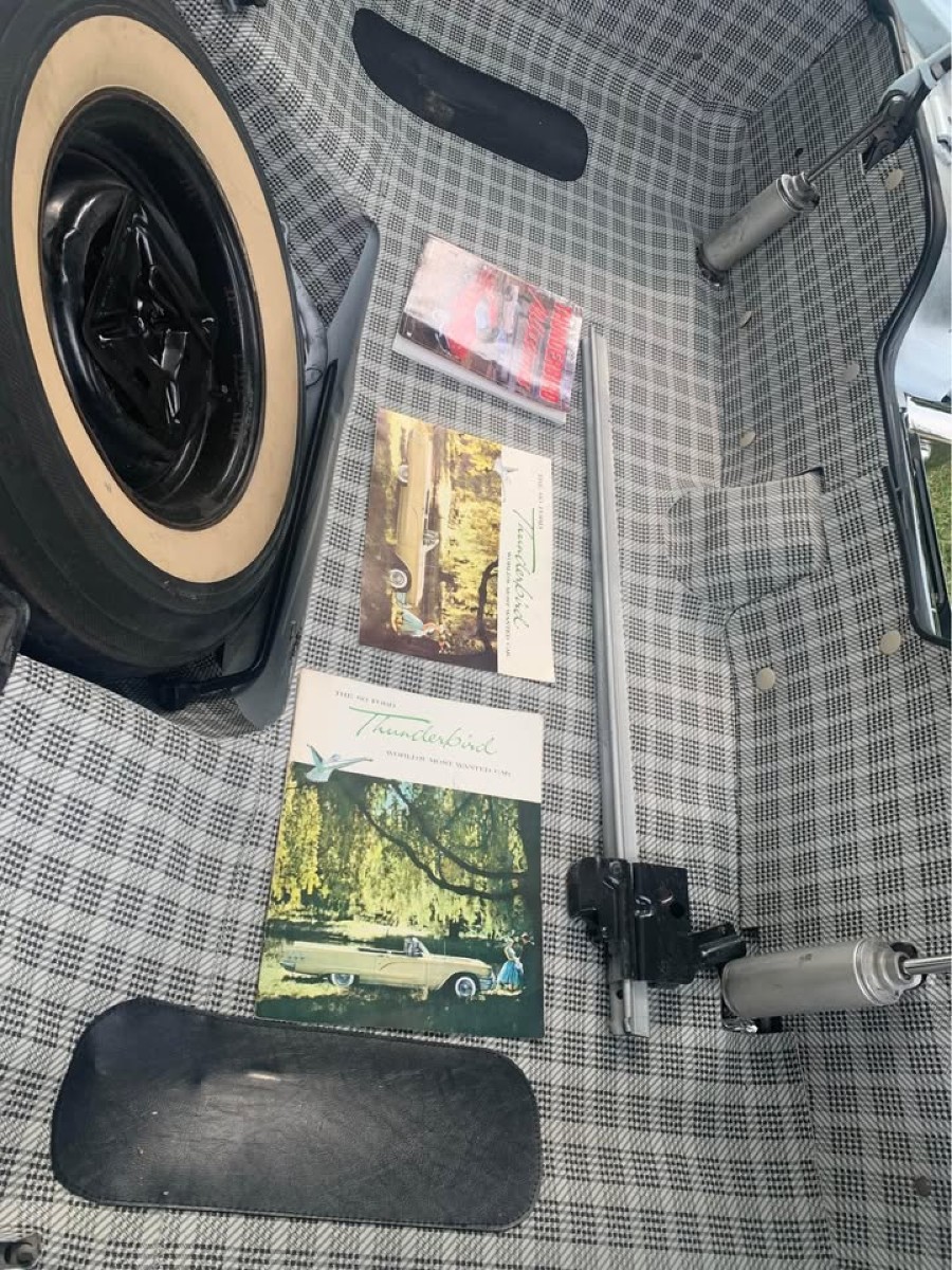 Biete Ford Thunderbird 1960 Cabrio, komplett restauriert Baujahr BJ 06/1960