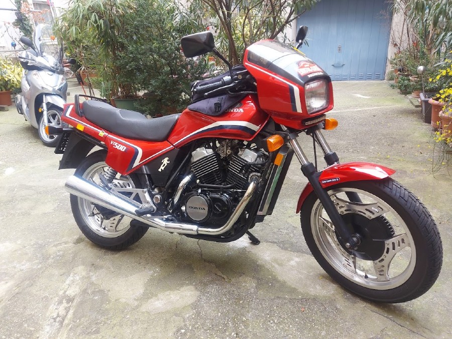 Biete Honda VT500E , perfekter Zustand mit niedrigem Kilometerstand Baujahr BJ 05/1985
