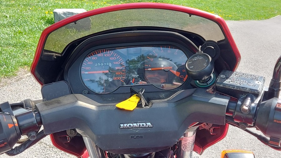 Biete Honda VT500E , perfekter Zustand mit niedrigem Kilometerstand Baujahr BJ 05/1985
