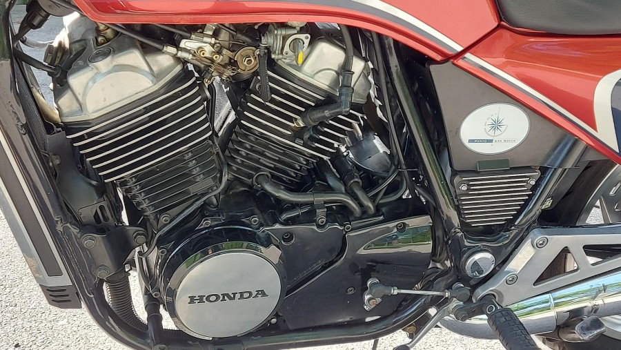 Biete Honda VT500E , perfekter Zustand mit niedrigem Kilometerstand Baujahr BJ 05/1985