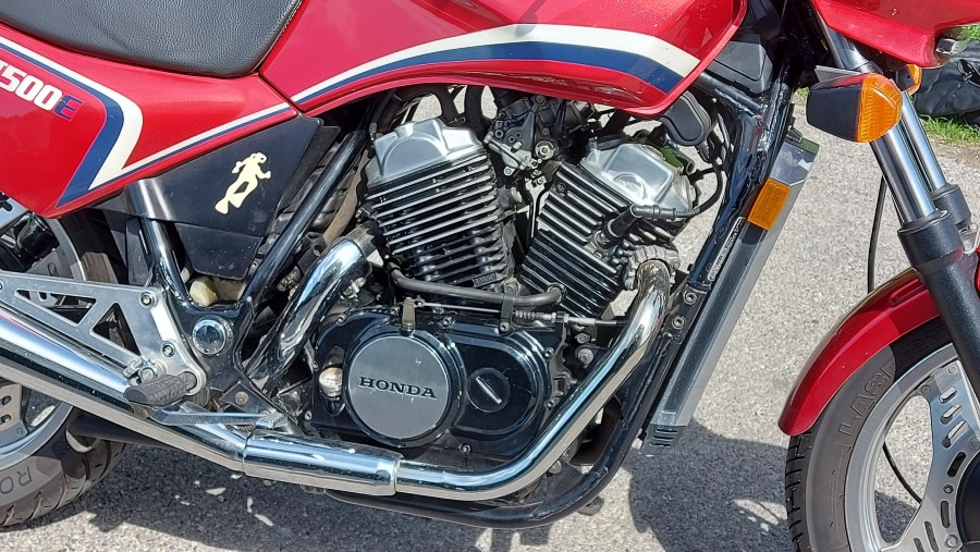 Biete Honda VT500E , perfekter Zustand mit niedrigem Kilometerstand Baujahr BJ 05/1985