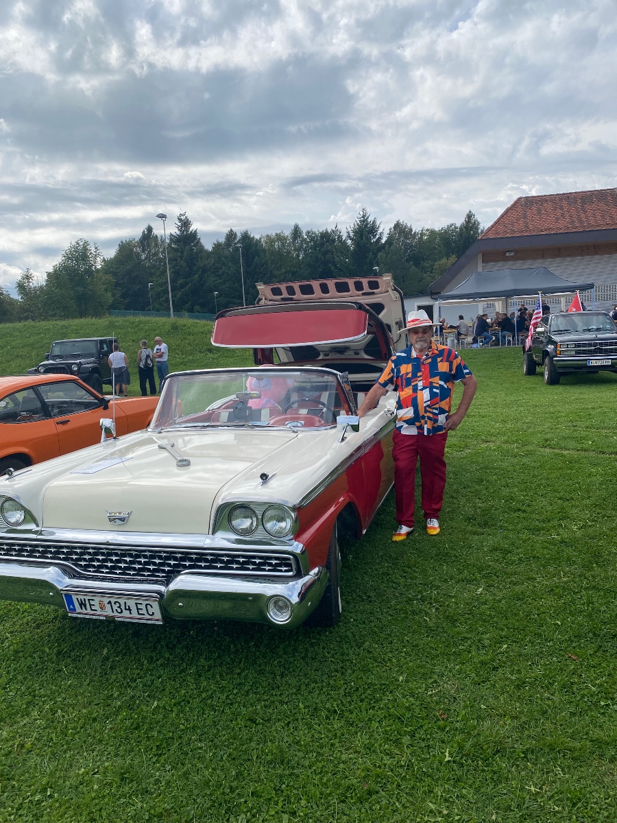 Historisch zugelassen: Ford Fairlane in gebrauchtem Zustand Baujahr BJ 02/1959
