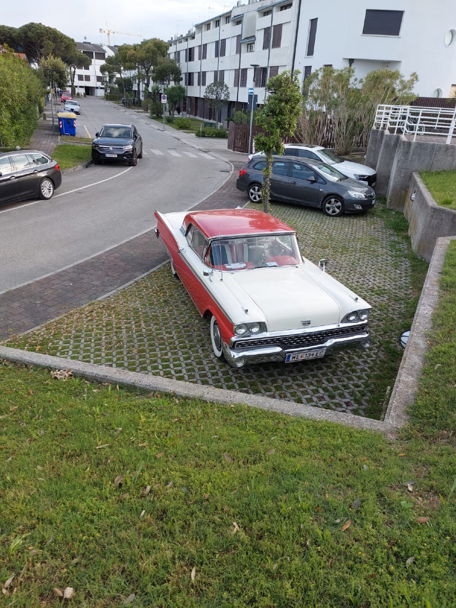 Historisch zugelassen: Ford Fairlane in gebrauchtem Zustand Baujahr BJ 02/1959
