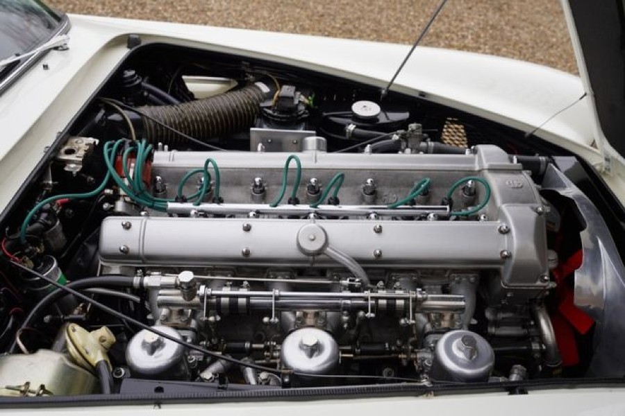 Aston Martin DB4 Series 3 - Classic Oldtimer