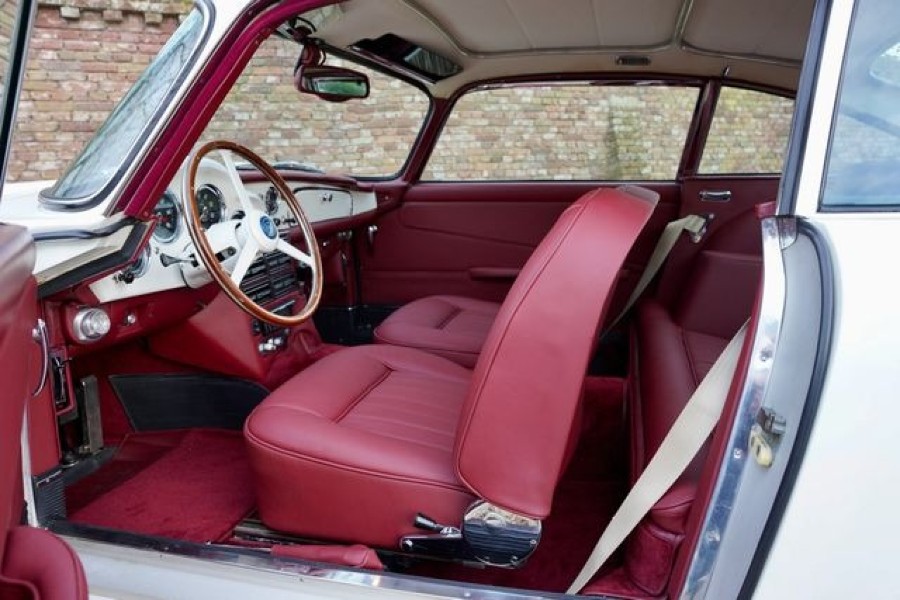 Aston Martin DB4 Series 3 - Classic Oldtimer