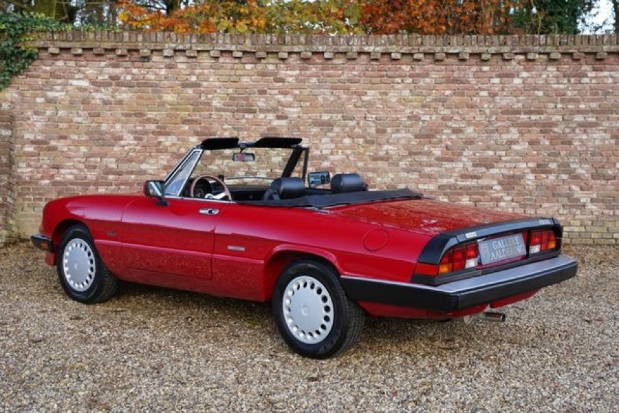 Alfa Romeo Spider 2.0 Graduate Baujahr BJ 01/1988