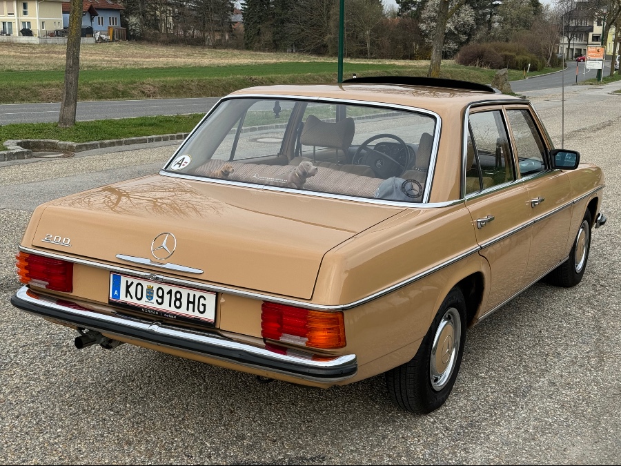 Mercedes Benz 200 in gebrauchtem Zustand Baujahr BJ 01/1975