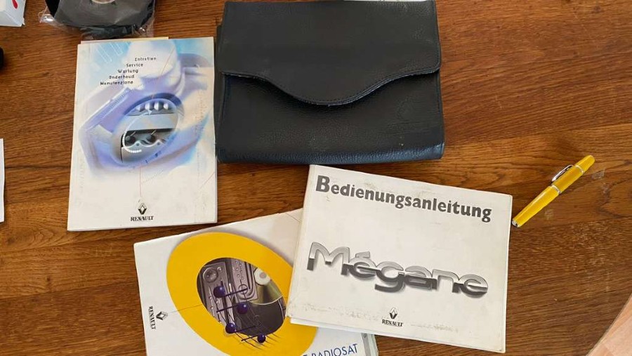 Youngtimer Renault Megane Cabrio 16V Baujahr BJ 06/2001