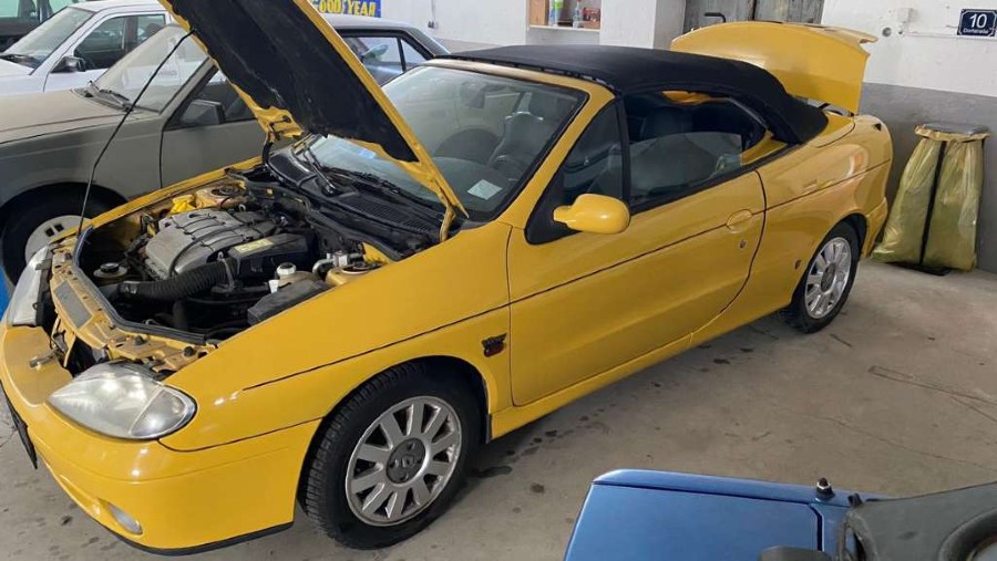 Youngtimer Renault Megane Cabrio 16V Baujahr BJ 06/2001