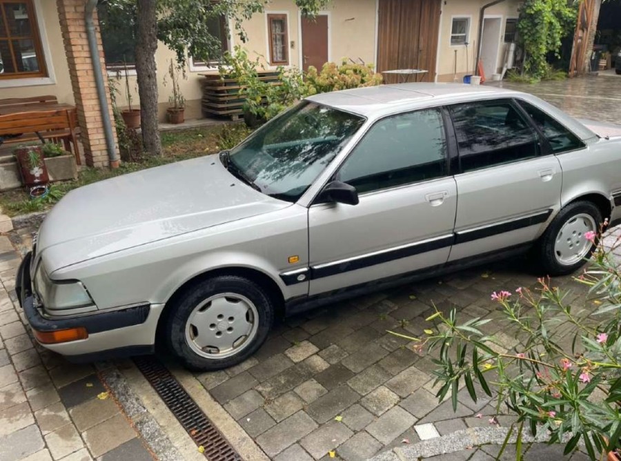 Audi V8 in rostfreiem Zustand steht zum Verkauf Baujahr BJ 11/1990