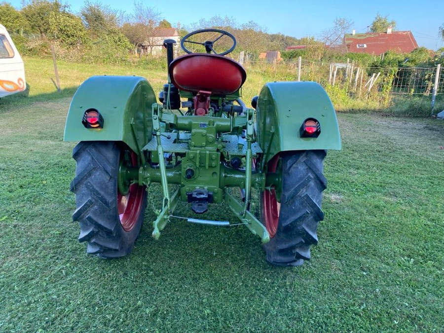 Oldtimer Fendt Dieselross F24 in gebrauchtem Zustand Baujahr BJ 06/1954