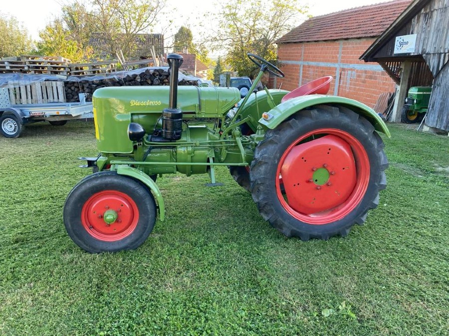 Oldtimer Fendt Dieselross F24 in gebrauchtem Zustand Baujahr BJ 06/1954