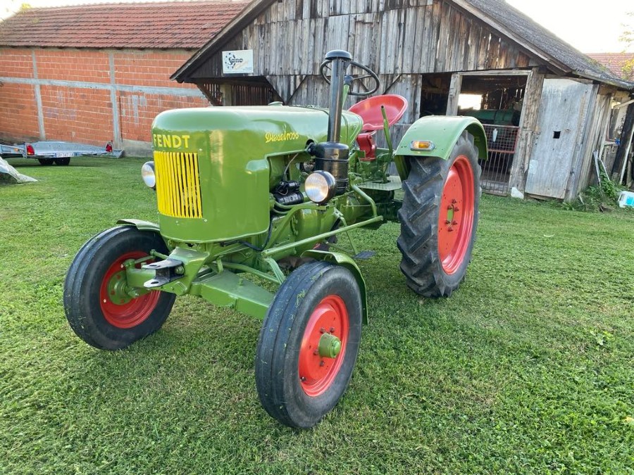 Oldtimer Fendt Dieselross F24 in gebrauchtem Zustand Baujahr BJ 06/1954